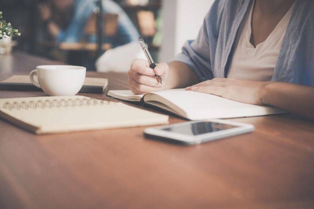 Should a thesis or the word internet be capitalized?