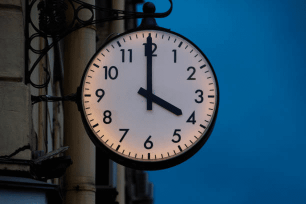 What time does Secondary School start and finish in the UK?